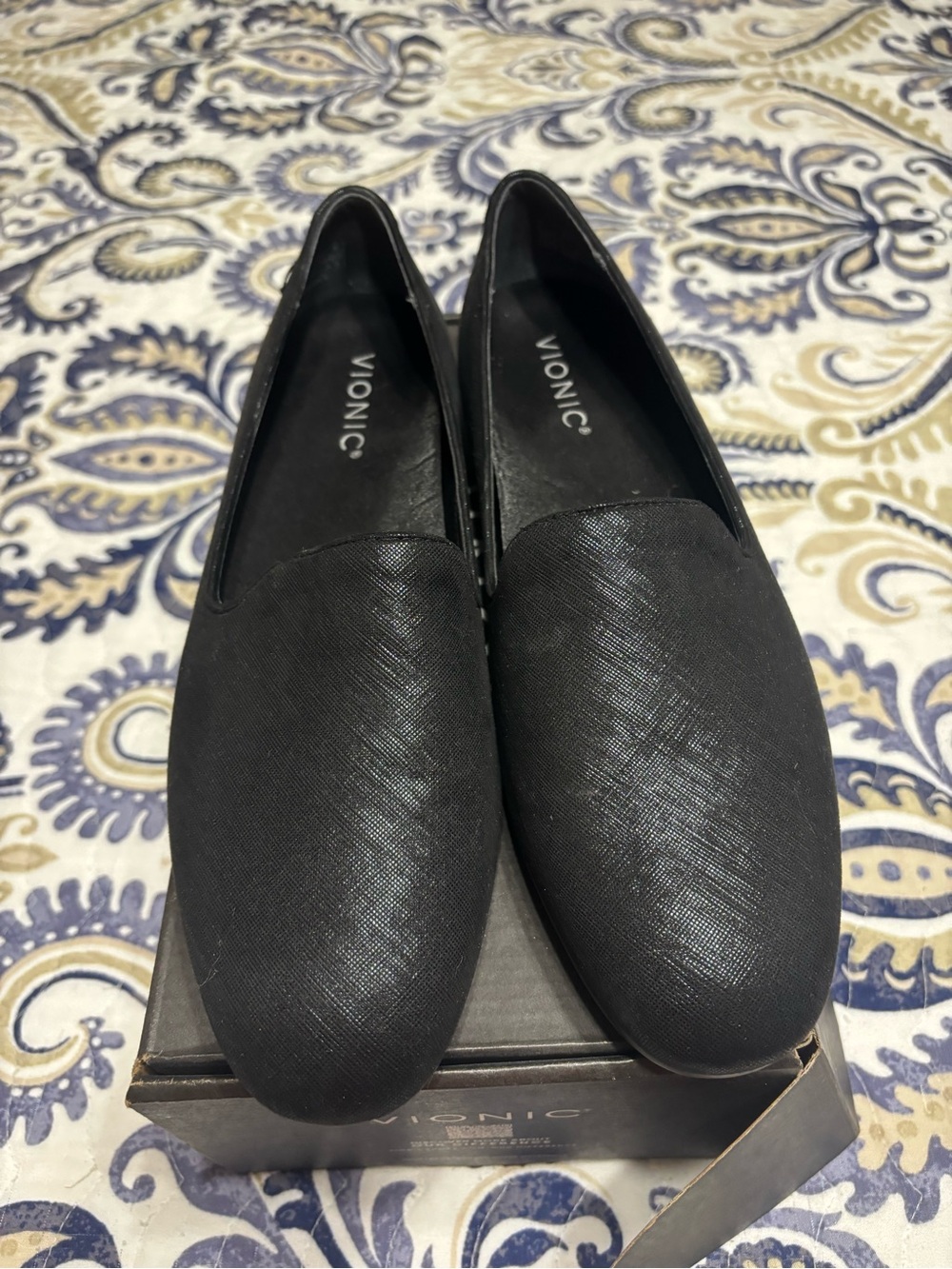 Vionic Willa II Black Slip-On Textured Flats